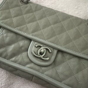 CHANEL Quilted Leather Shoulder Bag in Gray